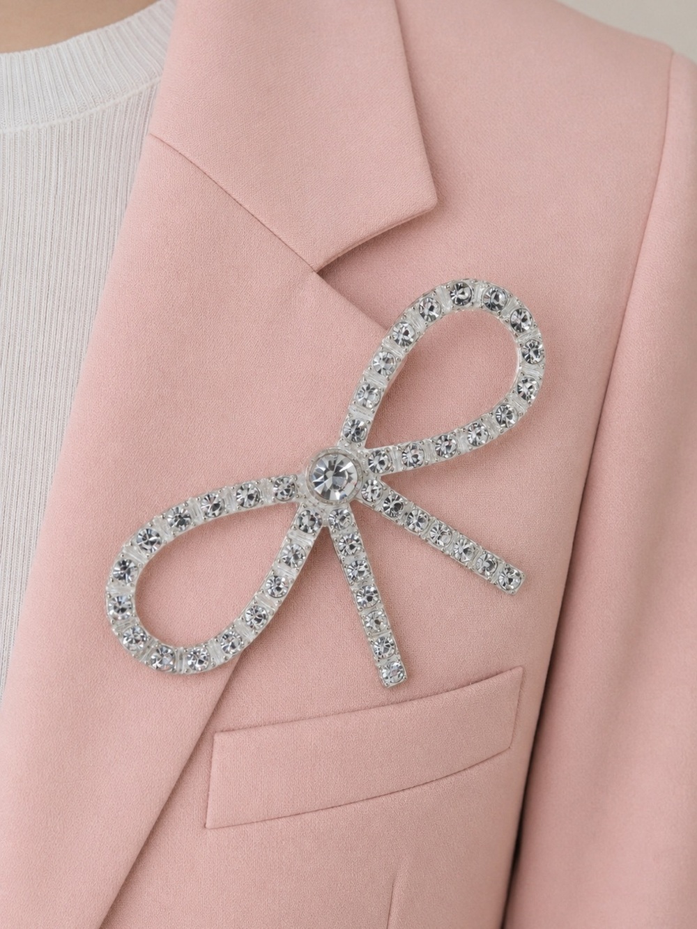 🆕🌸Crystal Bow Brooch Pin - Silver Rhinestone Accent